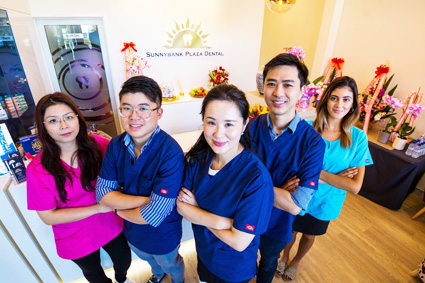 Sunnybank Plaza Dental 官网展示的诊所团队合照