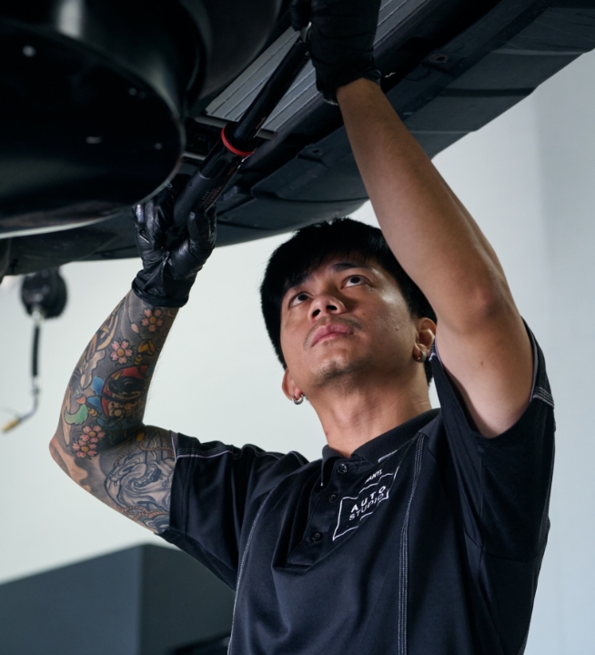 Auto Studio 官网展示的车辆维修作业