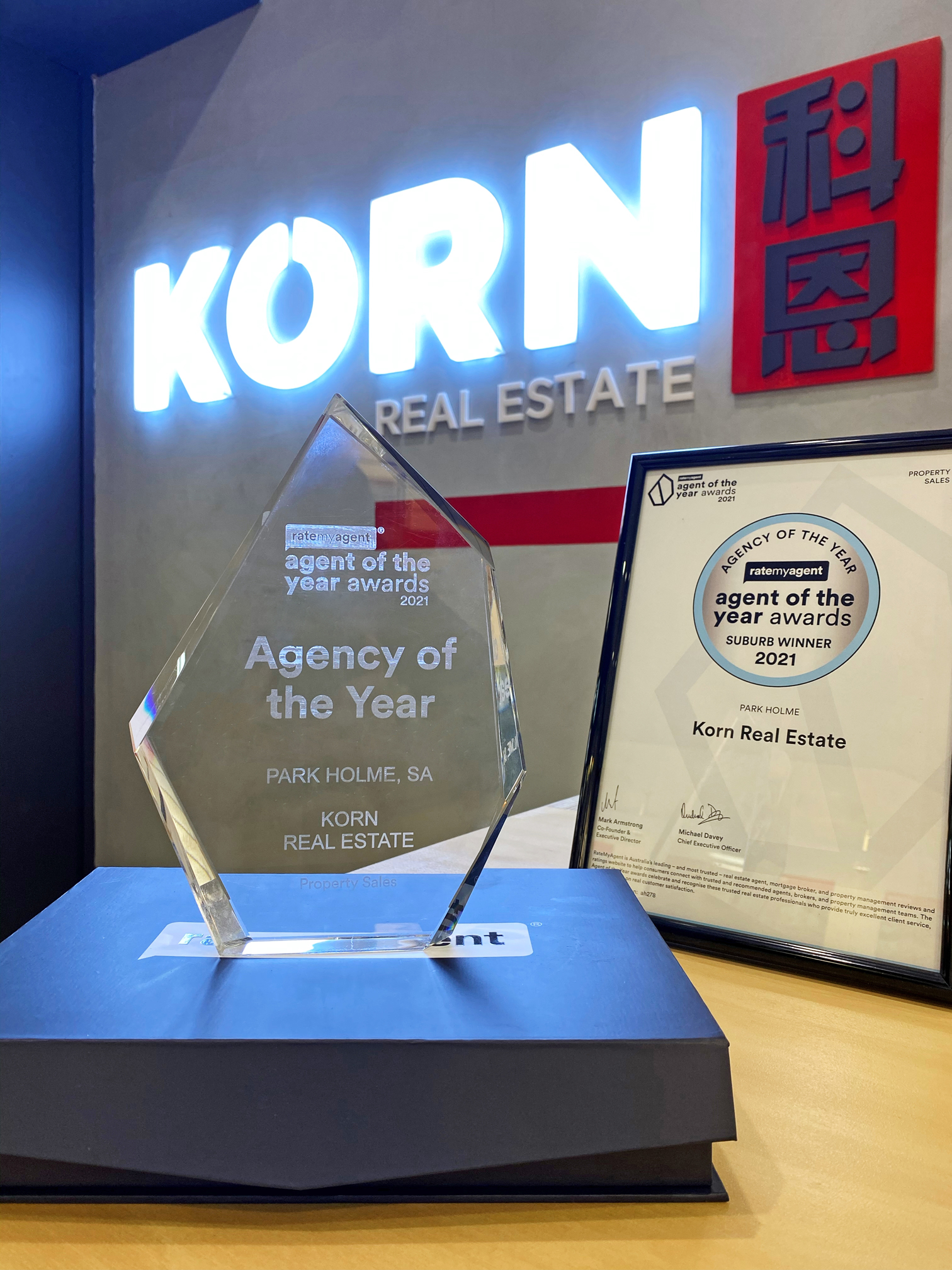 Korn Real Estate 官網品牌牆與獎項展示照片