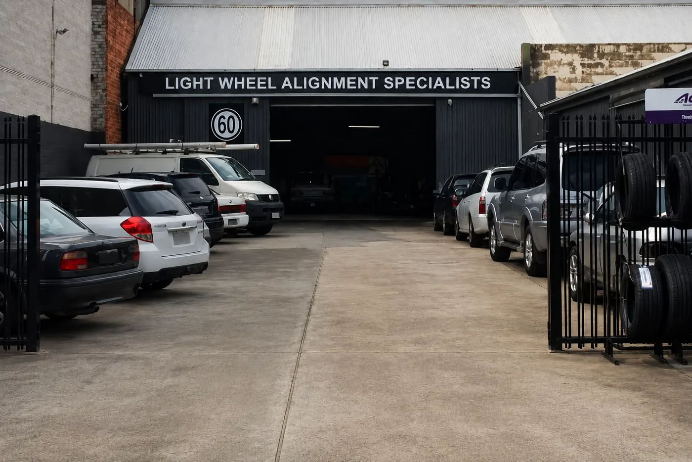 Light Wheel Alignment 維修車間入口實景